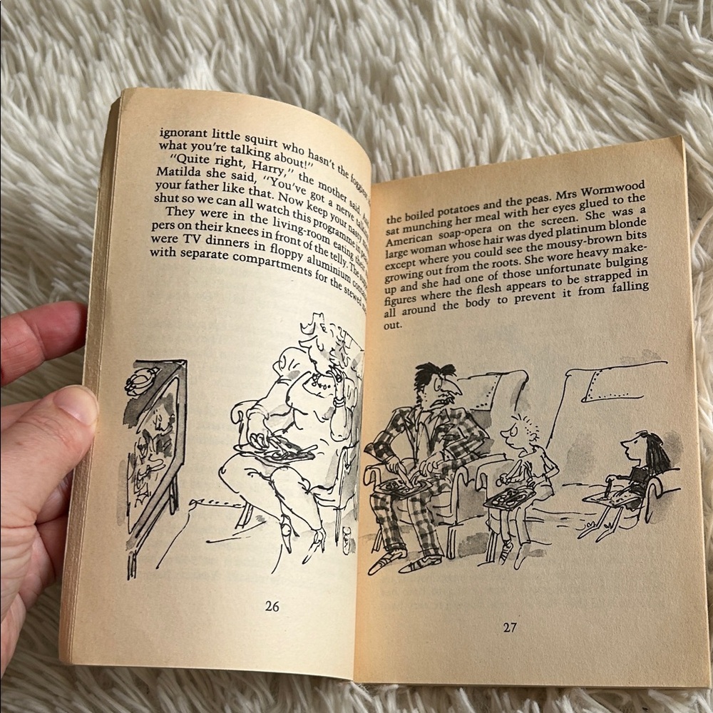 Matilda story by Roald Dahl - Yellow and Red - Picture 8 of 9